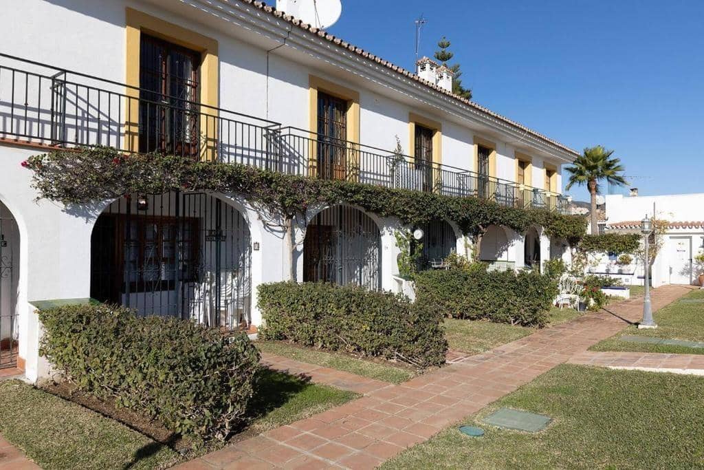 Adosado de 4 habitaciones en Sitio de Calahonda en venta con piscina - 395.000 € (Ref: 9470380)