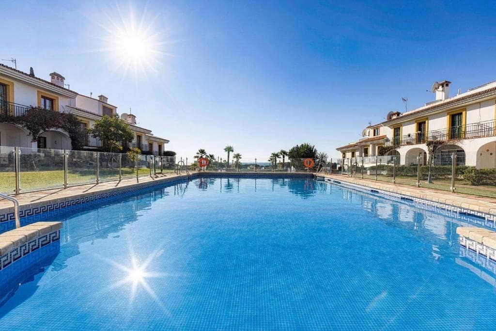 Adosado de 4 habitaciones en Sitio de Calahonda en venta con piscina - 395.000 € (Ref: 9470380)