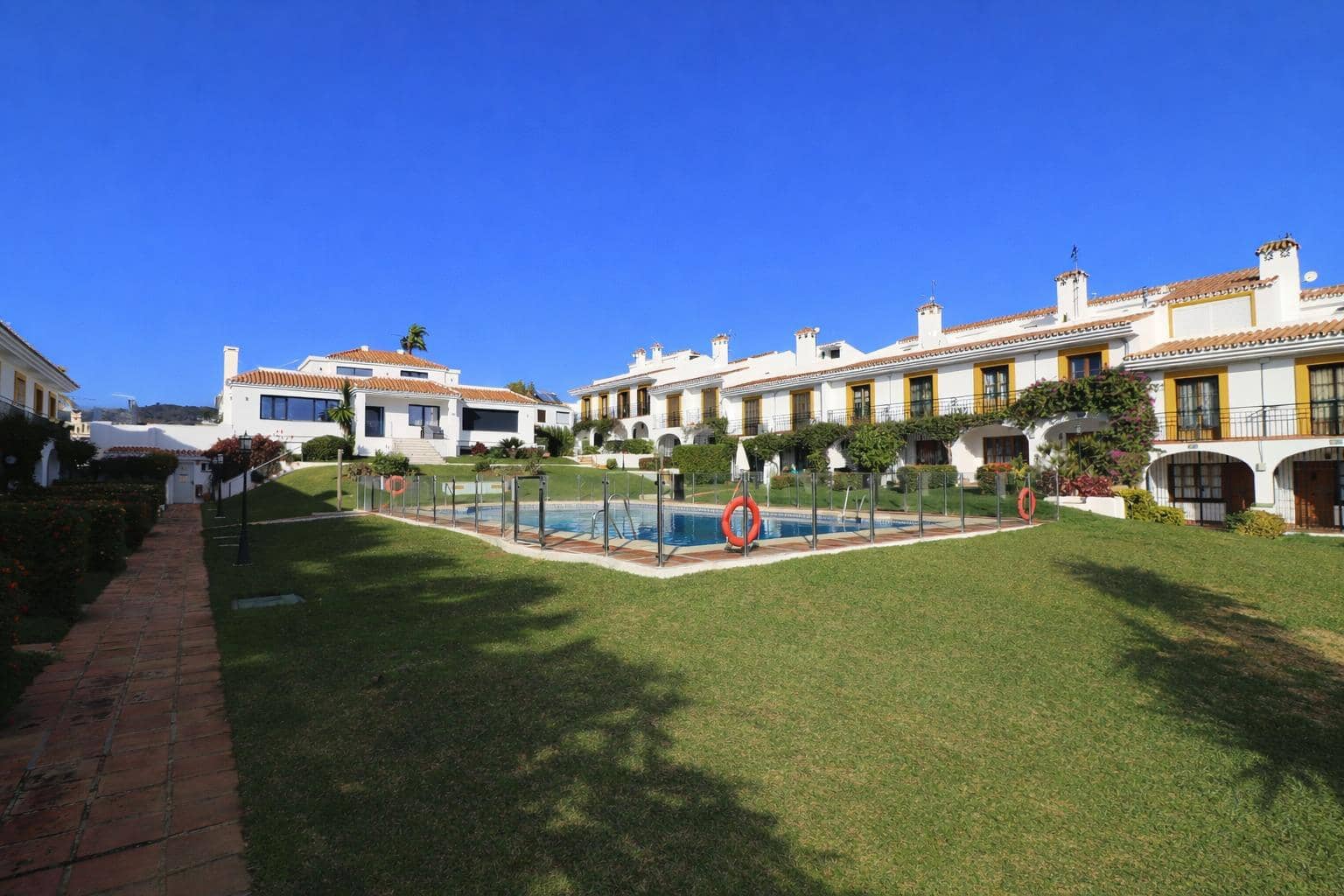 Adosado de 4 habitaciones en Sitio de Calahonda en venta con piscina - 395.000 € (Ref: 9470380)
