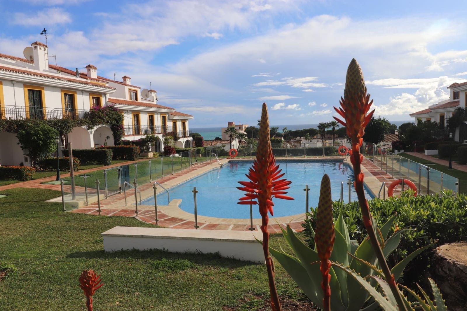 Adosado de 4 habitaciones en Sitio de Calahonda en venta con piscina - 395.000 € (Ref: 9470380)
