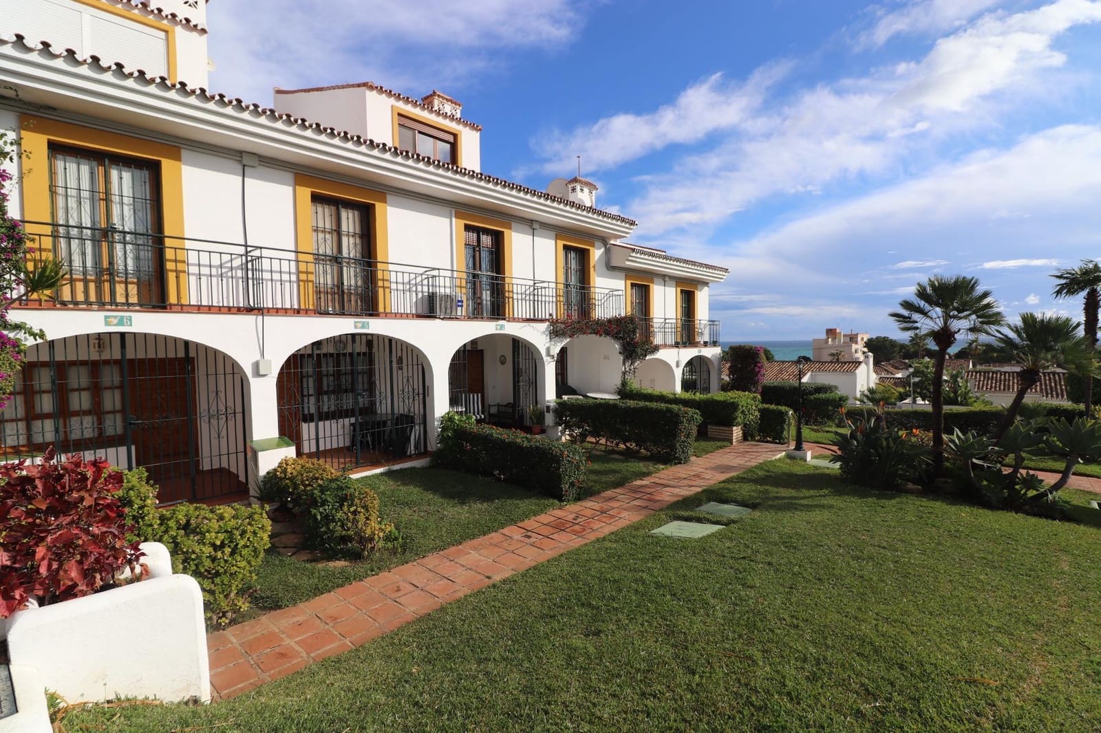 Adosado de 4 habitaciones en Sitio de Calahonda en venta con piscina - 395.000 € (Ref: 9470380)