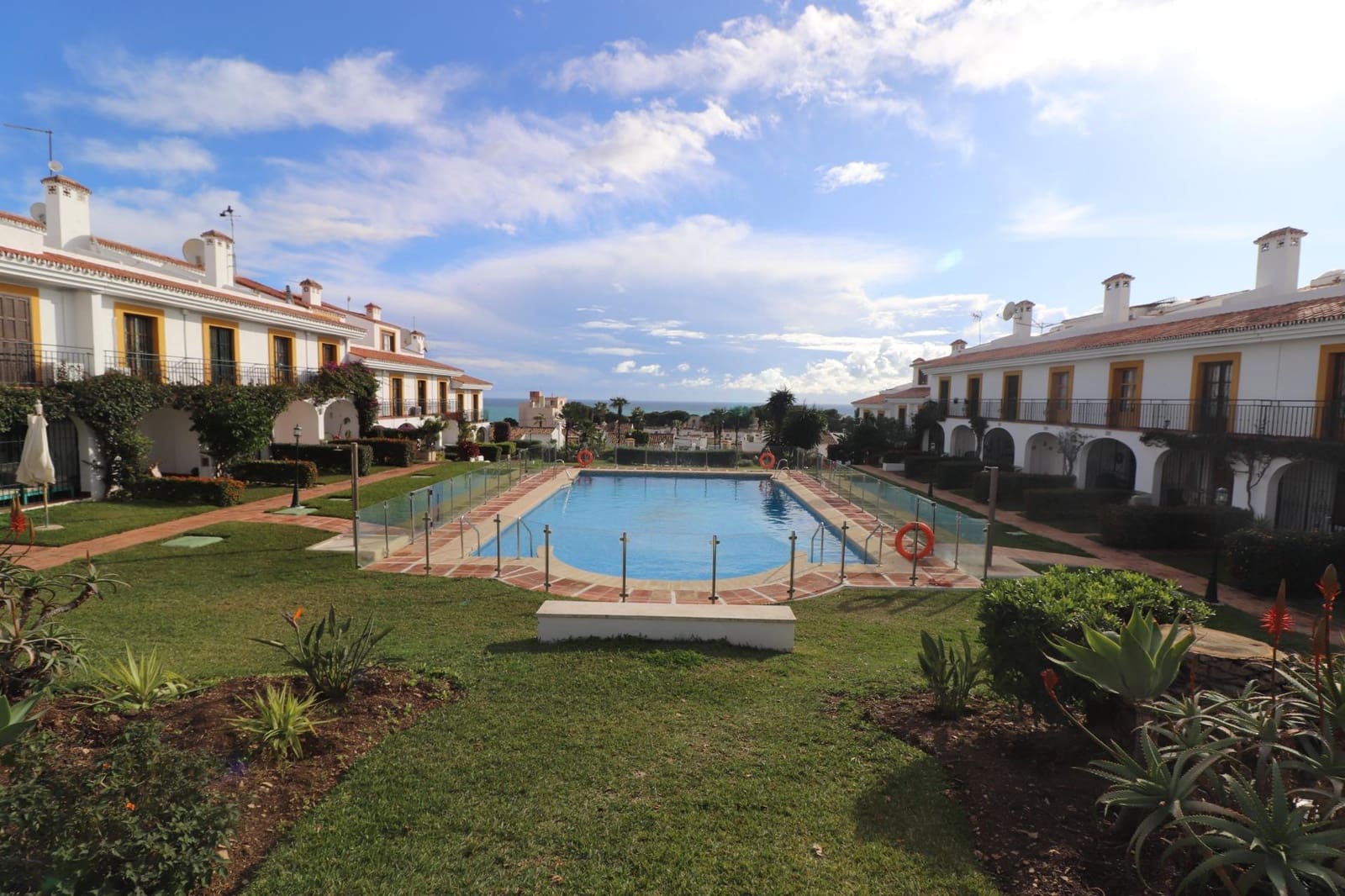 Adosado de 4 habitaciones en Sitio de Calahonda en venta con piscina - 395.000 € (Ref: 9470380)
