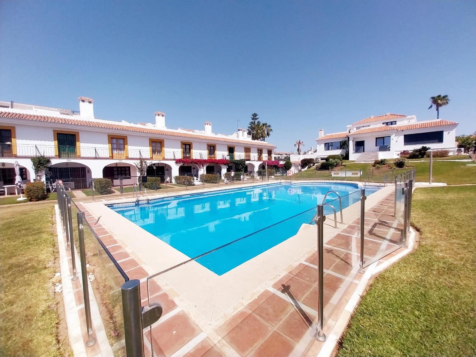 Adosado de 4 habitaciones en Sitio de Calahonda en venta con piscina - 395.000 € (Ref: 9470380)
