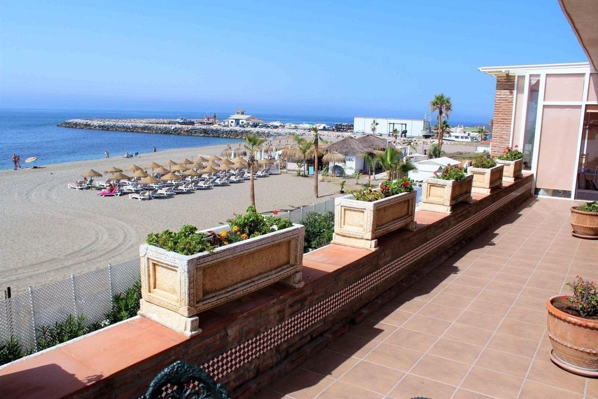 Chalet de 7 habitaciones en Cabopino en venta con piscina garaje - 9.600.000 € (Ref: 9548199)