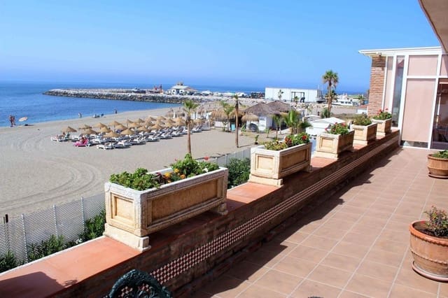 Chalet de 7 habitaciones en Cabopino, Marbella en venta con piscina garaje - 9.600.000 € (Ref: 9548199)