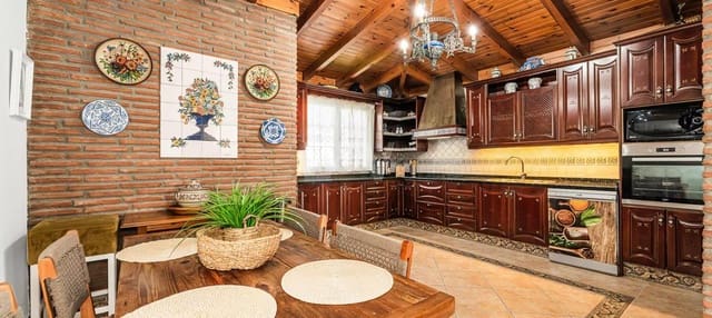 Chalet de 7 habitaciones en Cabopino, Marbella en venta con piscina garaje - 9.600.000 € (Ref: 9548199)