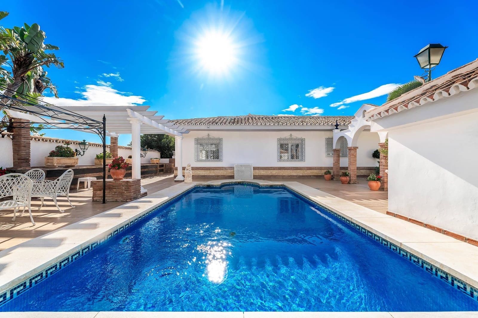 Chalet de 7 habitaciones en Cabopino en venta con piscina garaje - 9.600.000 € (Ref: 9548199)