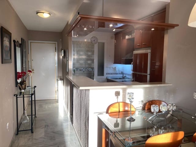 Piso de 2 habitaciones en Rincón de la Victoria en alquiler con piscina garaje - 1.100 € (Ref: 9555843)