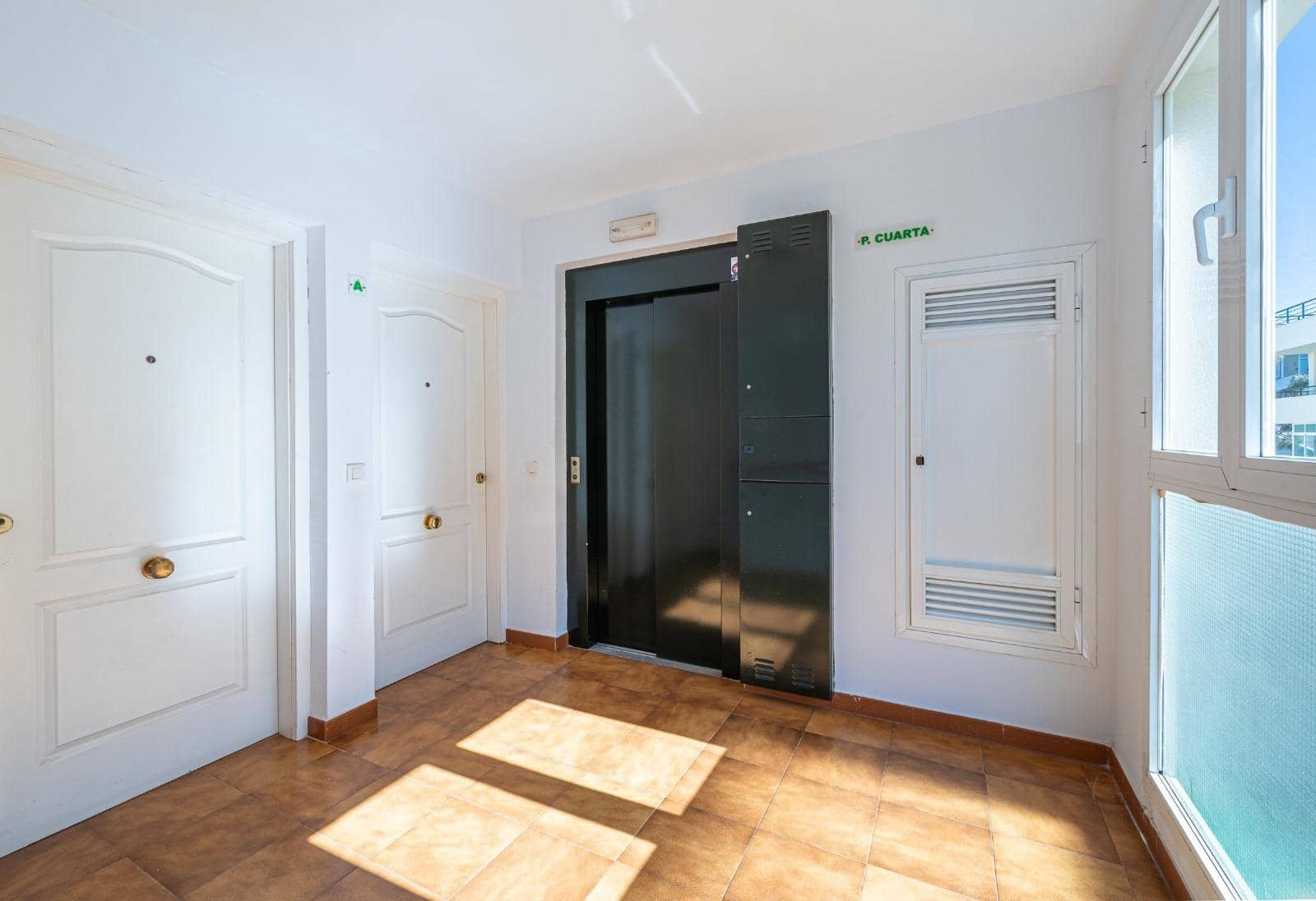 2 makuuhuone Kattohuoneisto myytävänä paikassa Calahonda mukana uima-altaan 
autotalli - 315 000 € (Ref: 9599550)