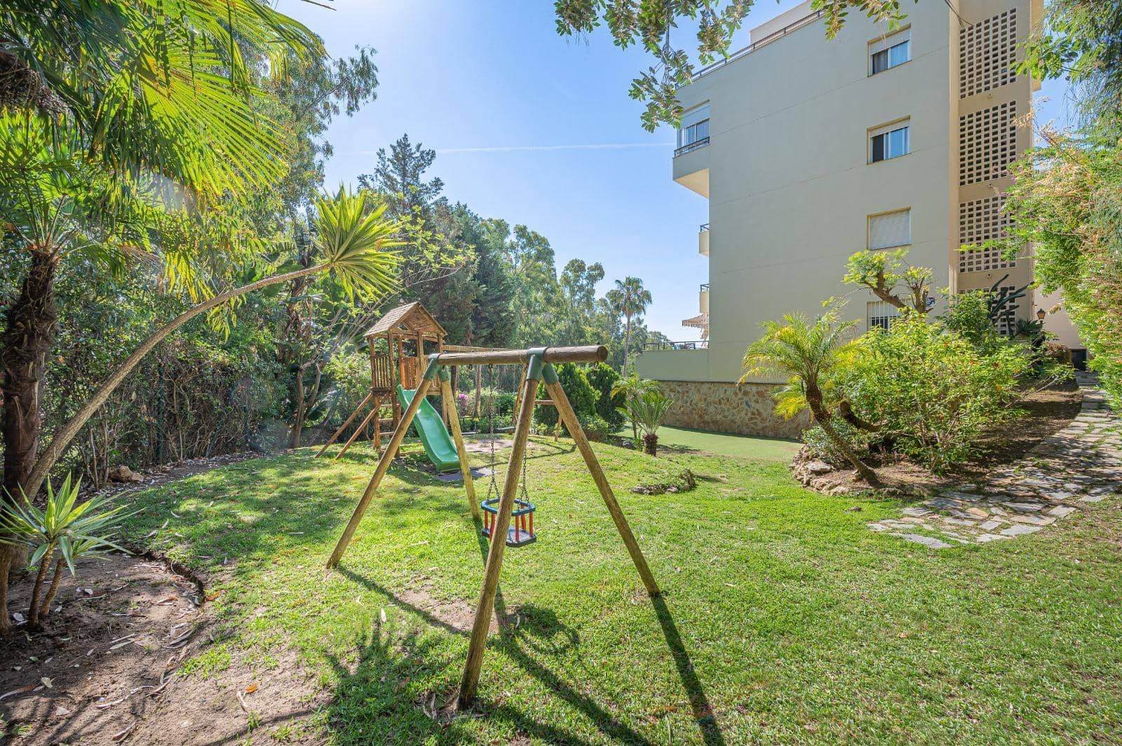 2 makuuhuone Kattohuoneisto myytävänä paikassa Calahonda mukana uima-altaan 
autotalli - 315 000 € (Ref: 9599550)