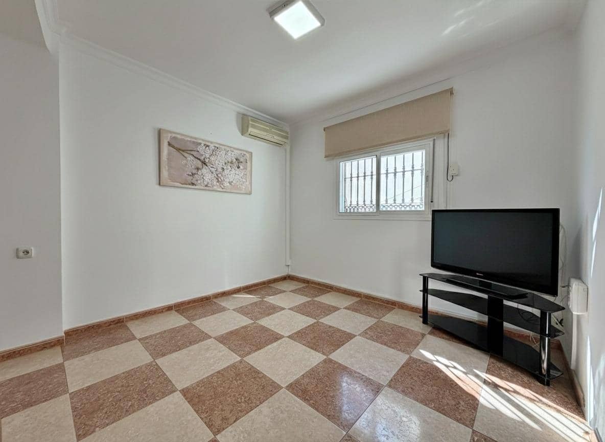 Chalet de 5 habitaciones en Málaga ciudad en venta - 375.000 € (Ref: 9625582)