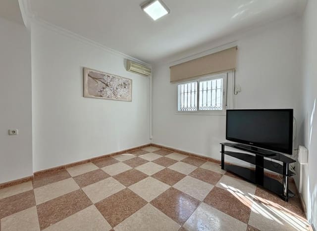 Chalet de 5 habitaciones en Málaga ciudad en venta - 375.000 € (Ref: 9625582)