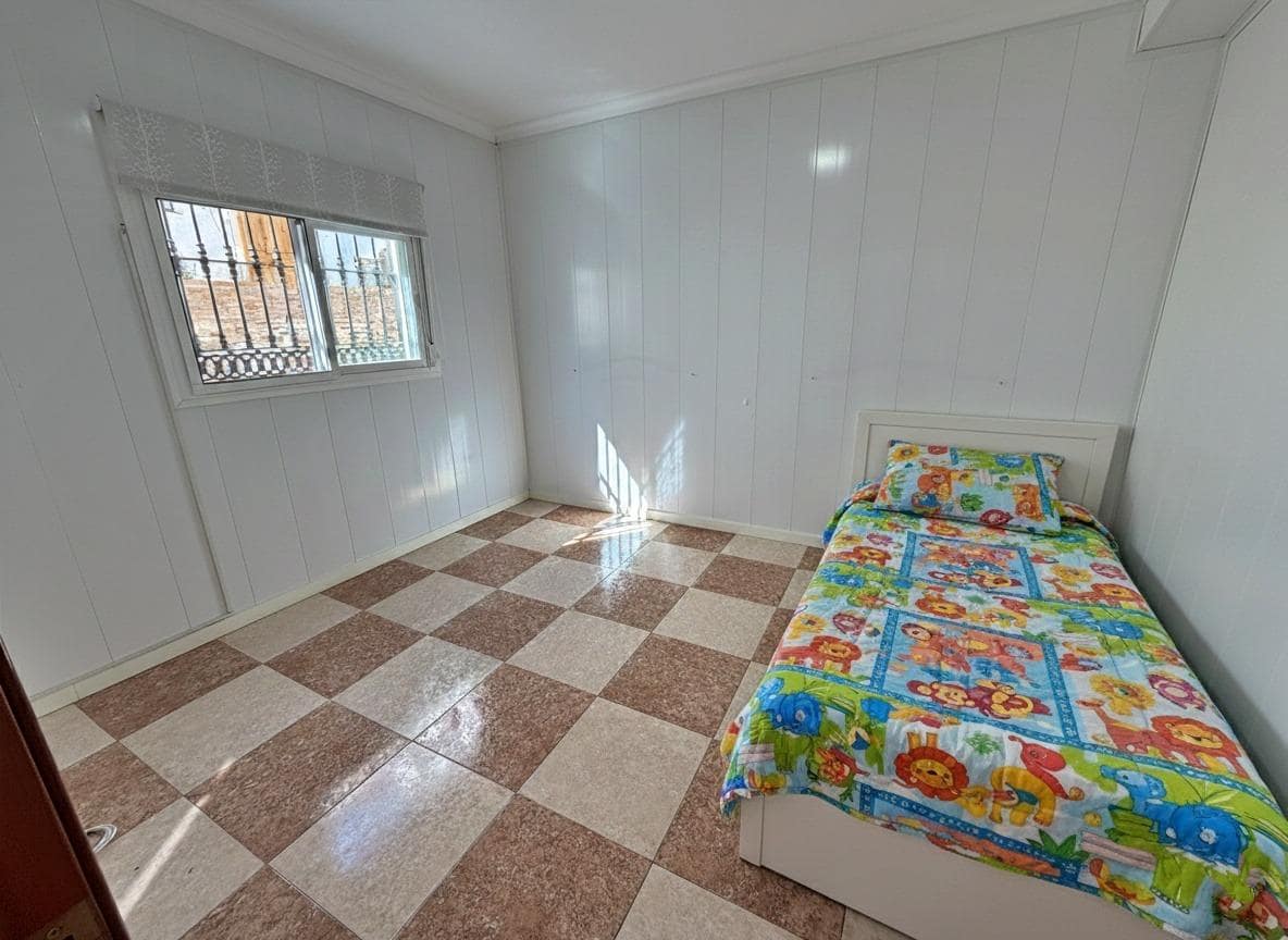 Chalet de 5 habitaciones en Málaga ciudad en venta - 375.000 € (Ref: 9625582)
