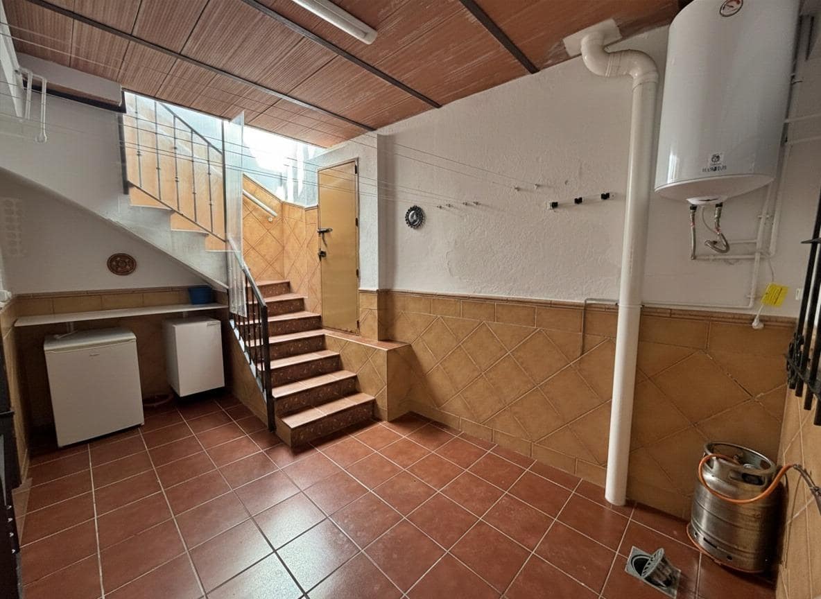 Chalet de 5 habitaciones en Málaga ciudad en venta - 375.000 € (Ref: 9625582)