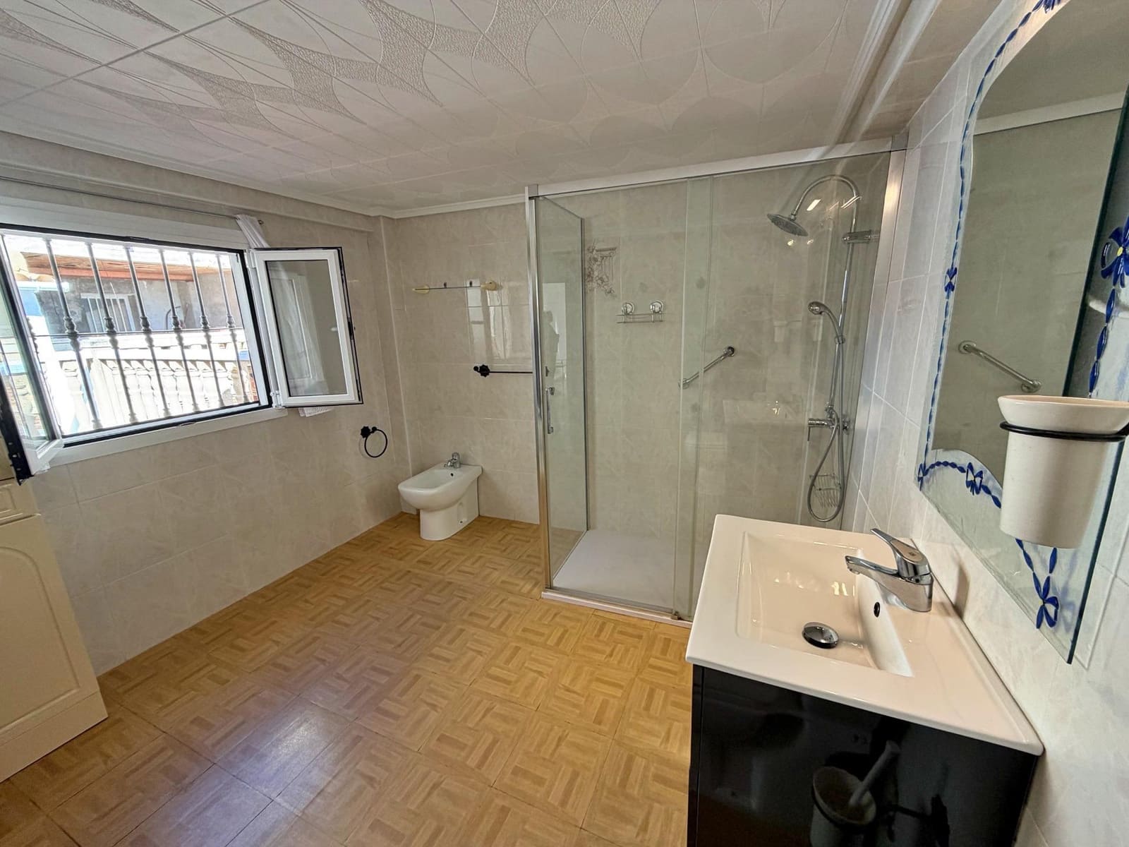 Chalet de 5 habitaciones en Málaga ciudad en venta - 375.000 € (Ref: 9625582)