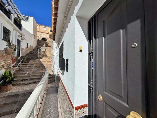 Chalet de 5 habitaciones en Málaga ciudad en venta - 375.000 € (Ref: 9625582)