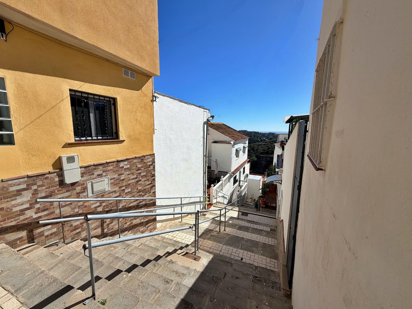 Chalet de 5 habitaciones en Málaga ciudad en venta - 320.000 € (Ref: 9625582)