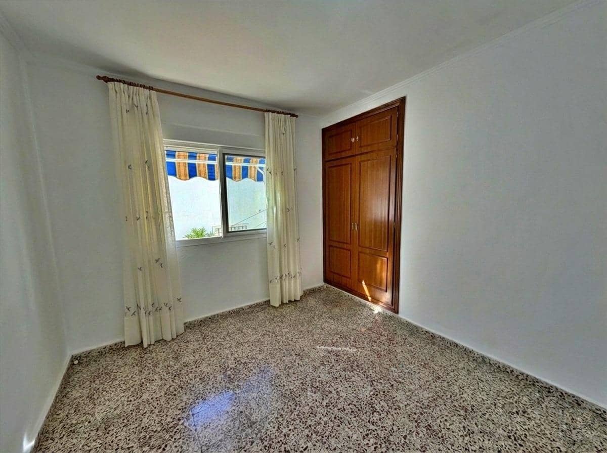Chalet de 5 habitaciones en Málaga ciudad en venta - 320.000 € (Ref: 9625582)