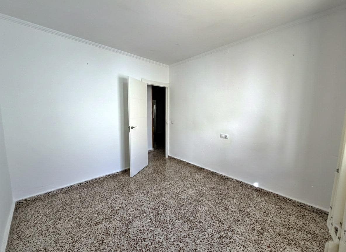 Chalet de 5 habitaciones en Málaga ciudad en venta - 320.000 € (Ref: 9625582)