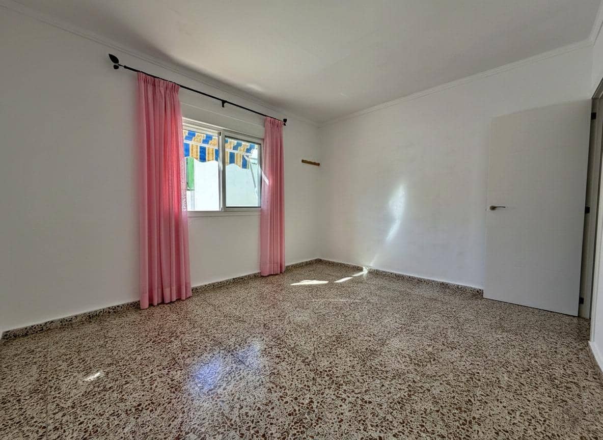 Chalet de 5 habitaciones en Málaga ciudad en venta - 320.000 € (Ref: 9625582)