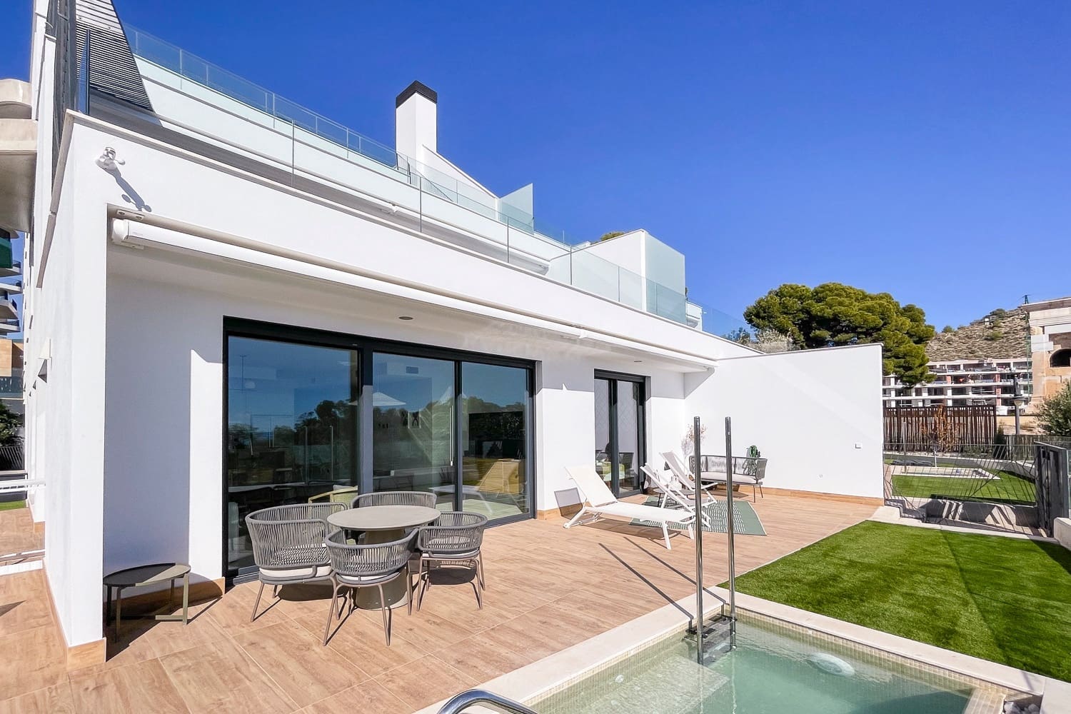 Apartamento de 3 habitaciones en La Villajoyosa / Vila Joiosa en venta con piscina garaje - 1.390.000 € (Ref: 10010167)