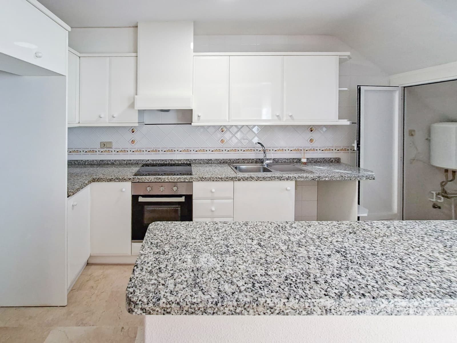 2 makuuhuone Paritalo myytävänä paikassa Villamartin mukana uima-altaan - 215 000 € (Ref: 10010171)