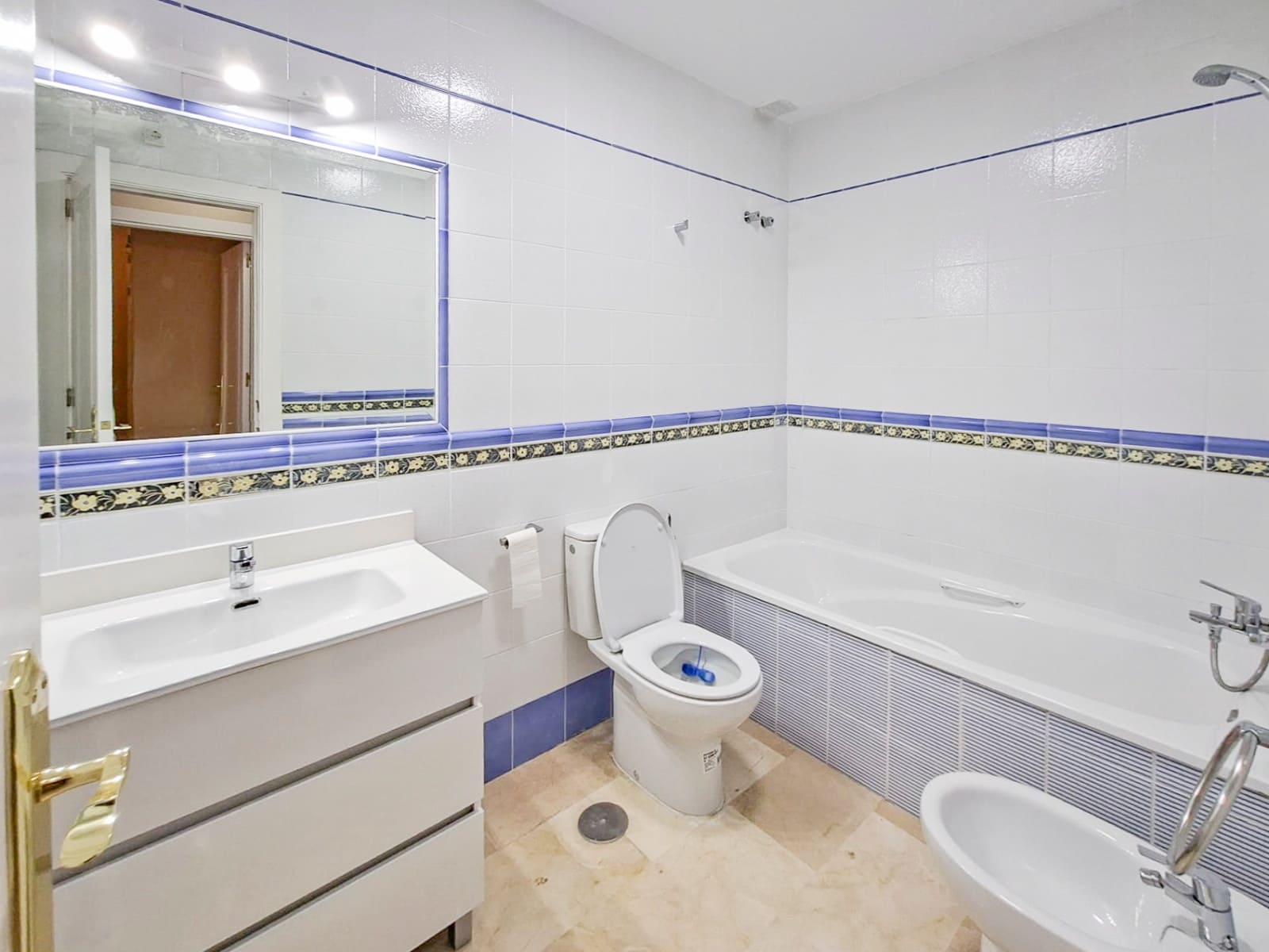 2 makuuhuone Paritalo myytävänä paikassa Villamartin mukana uima-altaan - 215 000 € (Ref: 10010171)