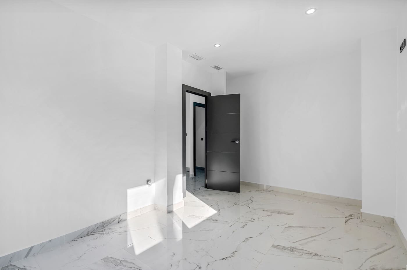 Chalet de 4 habitaciones en Campoamor en venta con piscina garaje - 985.000 € (Ref: 10010172)
