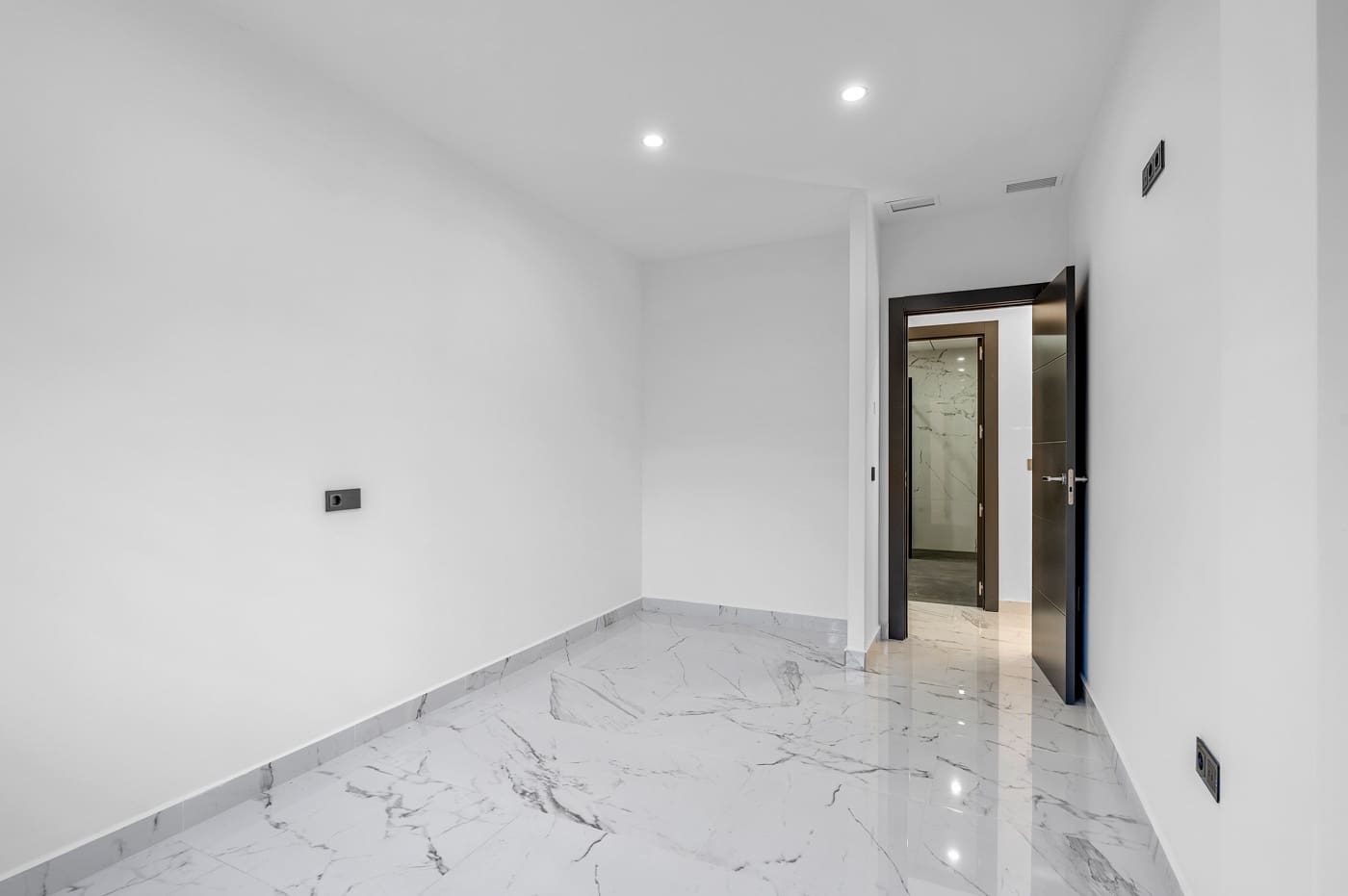 Chalet de 4 habitaciones en Campoamor en venta con piscina garaje - 985.000 € (Ref: 10010172)