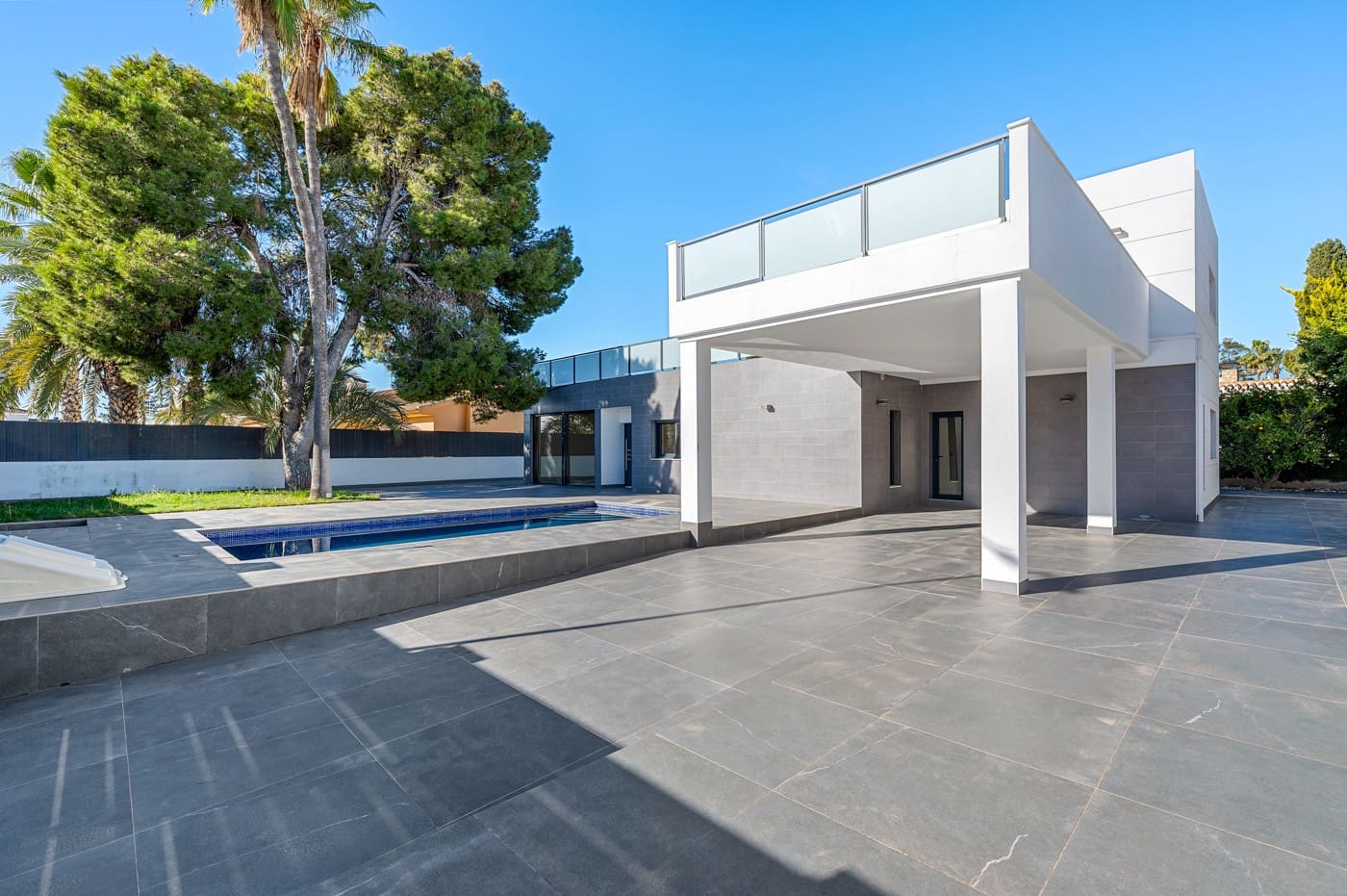 Chalet de 4 habitaciones en Campoamor en venta con piscina garaje - 985.000 € (Ref: 10010172)