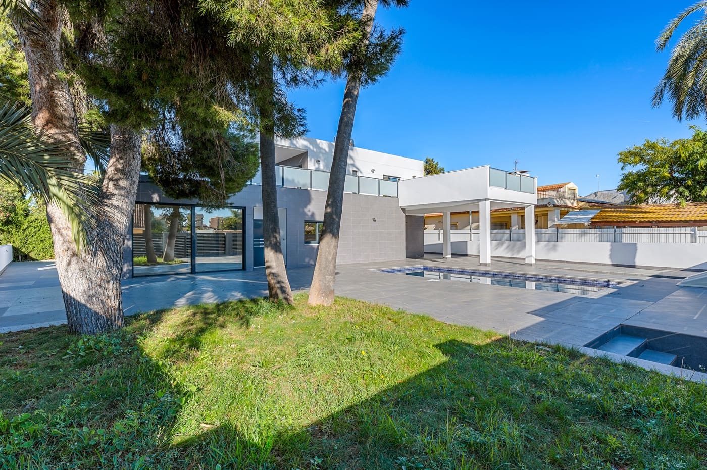 Chalet de 4 habitaciones en Campoamor en venta con piscina garaje - 985.000 € (Ref: 10010172)