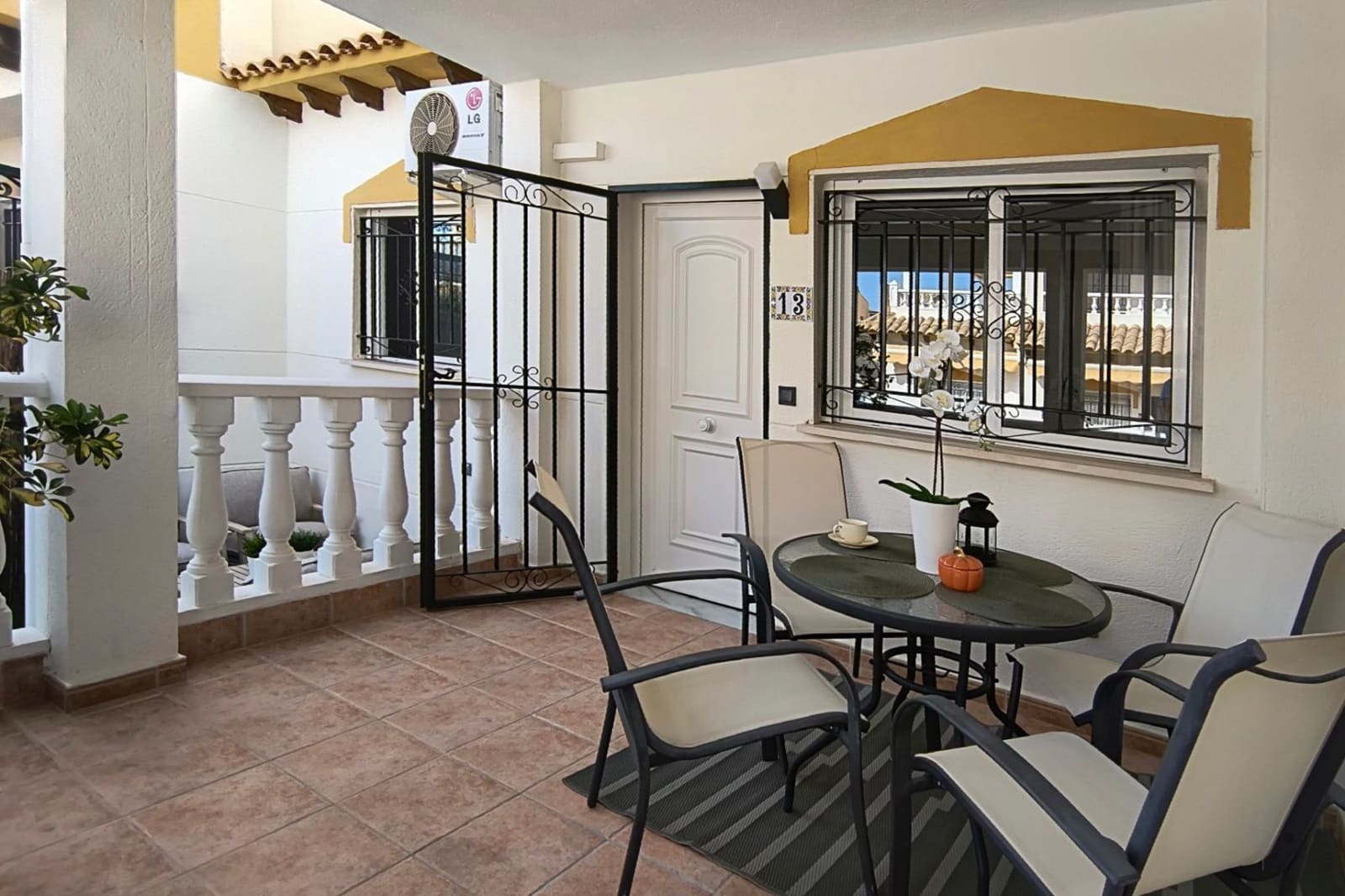 3 soverom Kjedet enebolig til salgs i Orihuela Costa med svømmebasseng - € 277 900 (Ref: 10010176)