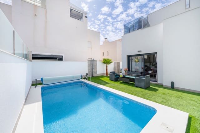 5 bedroom Villa for sale in Parque Acuático - Sector 25, Torrevieja with pool - € 559,000 (Ref: 10010179)