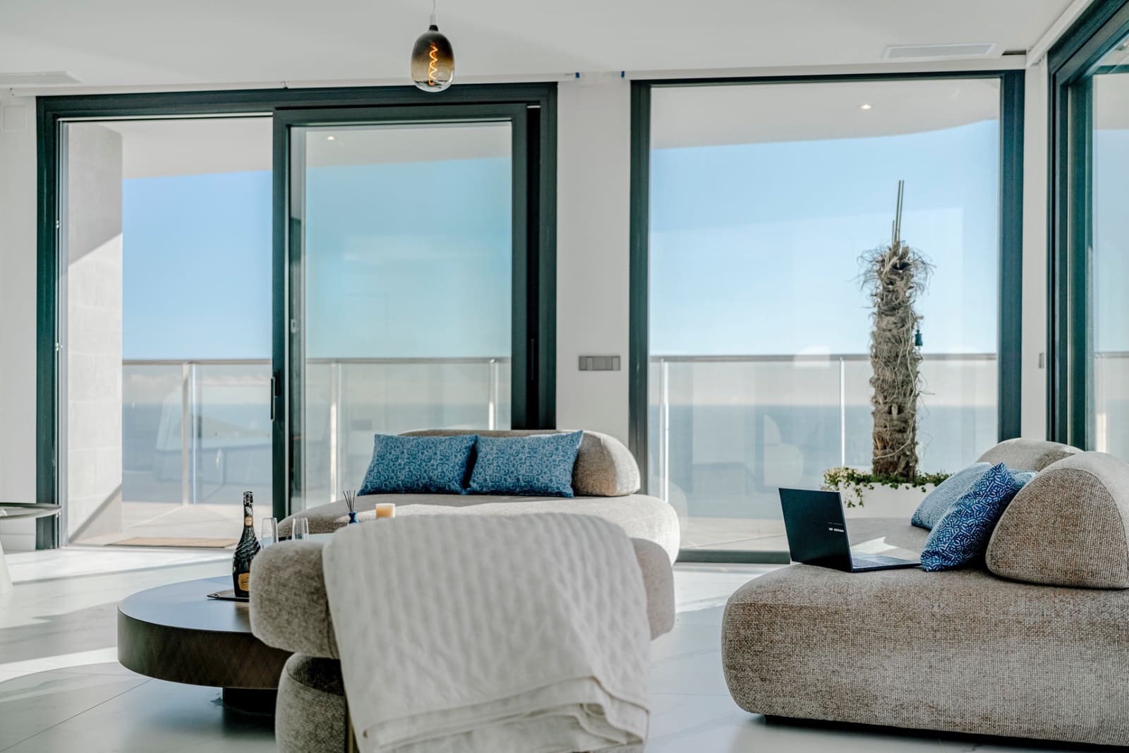3 bedroom Apartment for sale in Benidorm with pool garage - € 1,550,000 (Ref: 10010181)