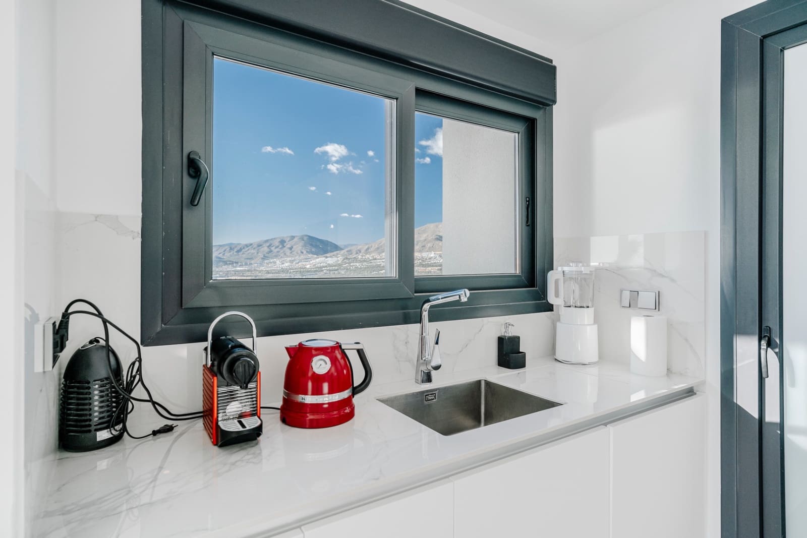 3 bedroom Apartment for sale in Benidorm with pool garage - € 1,550,000 (Ref: 10010181)