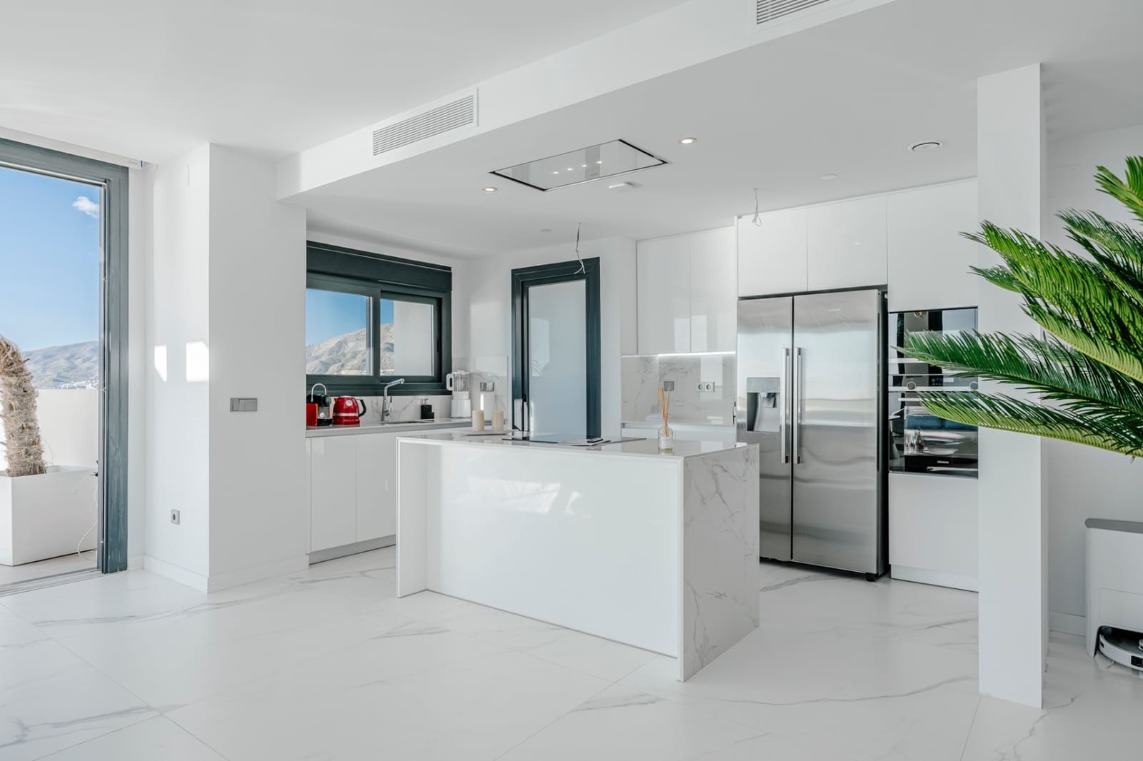 3 bedroom Apartment for sale in Benidorm with pool garage - € 1,550,000 (Ref: 10010181)