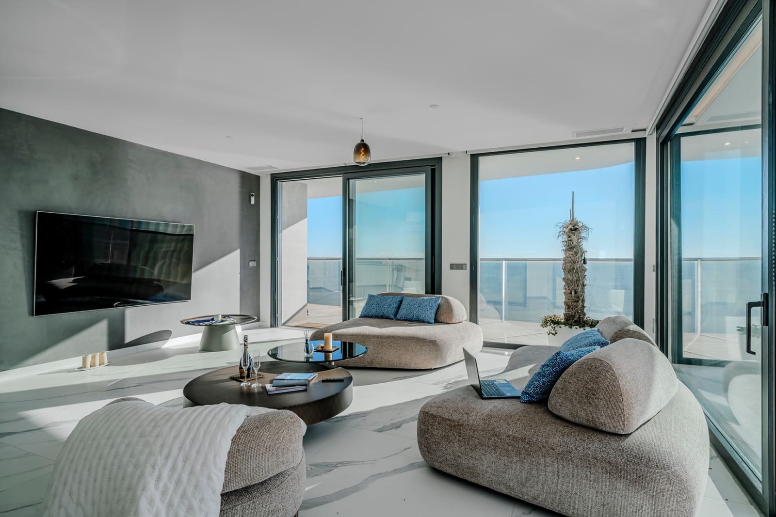 3 bedroom Apartment for sale in Benidorm with pool garage - € 1,550,000 (Ref: 10010181)