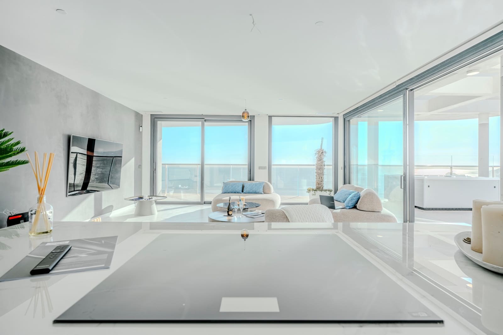 3 bedroom Apartment for sale in Benidorm with pool garage - € 1,550,000 (Ref: 10010181)