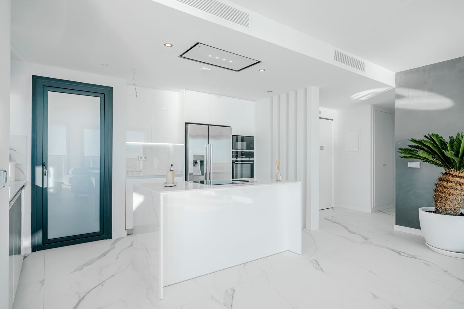 3 bedroom Apartment for sale in Benidorm with pool garage - € 1,550,000 (Ref: 10010181)