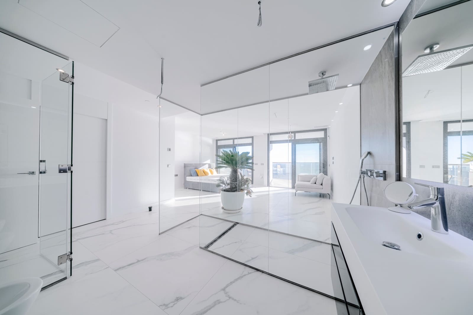 3 bedroom Apartment for sale in Benidorm with pool garage - € 1,550,000 (Ref: 10010181)