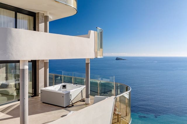 3 chambre Appartement à vendre à Playa Poniente, Benidorm avec piscine garage - 1 550 000 € (Ref: 10010181)