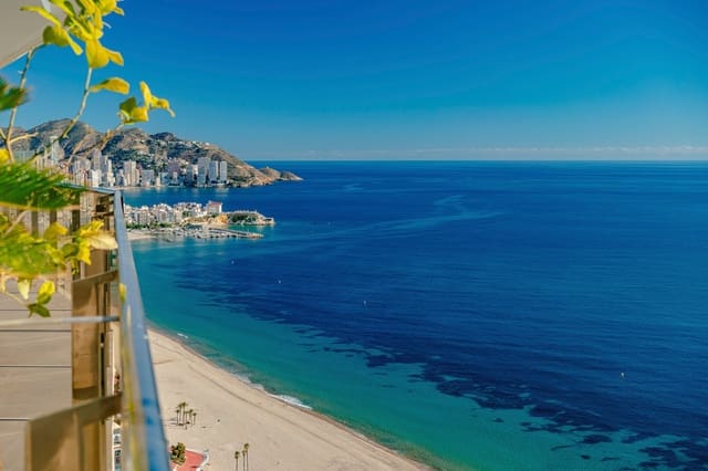 3 chambre Appartement à vendre à Playa Poniente, Benidorm avec piscine garage - 1 550 000 € (Ref: 10010181)