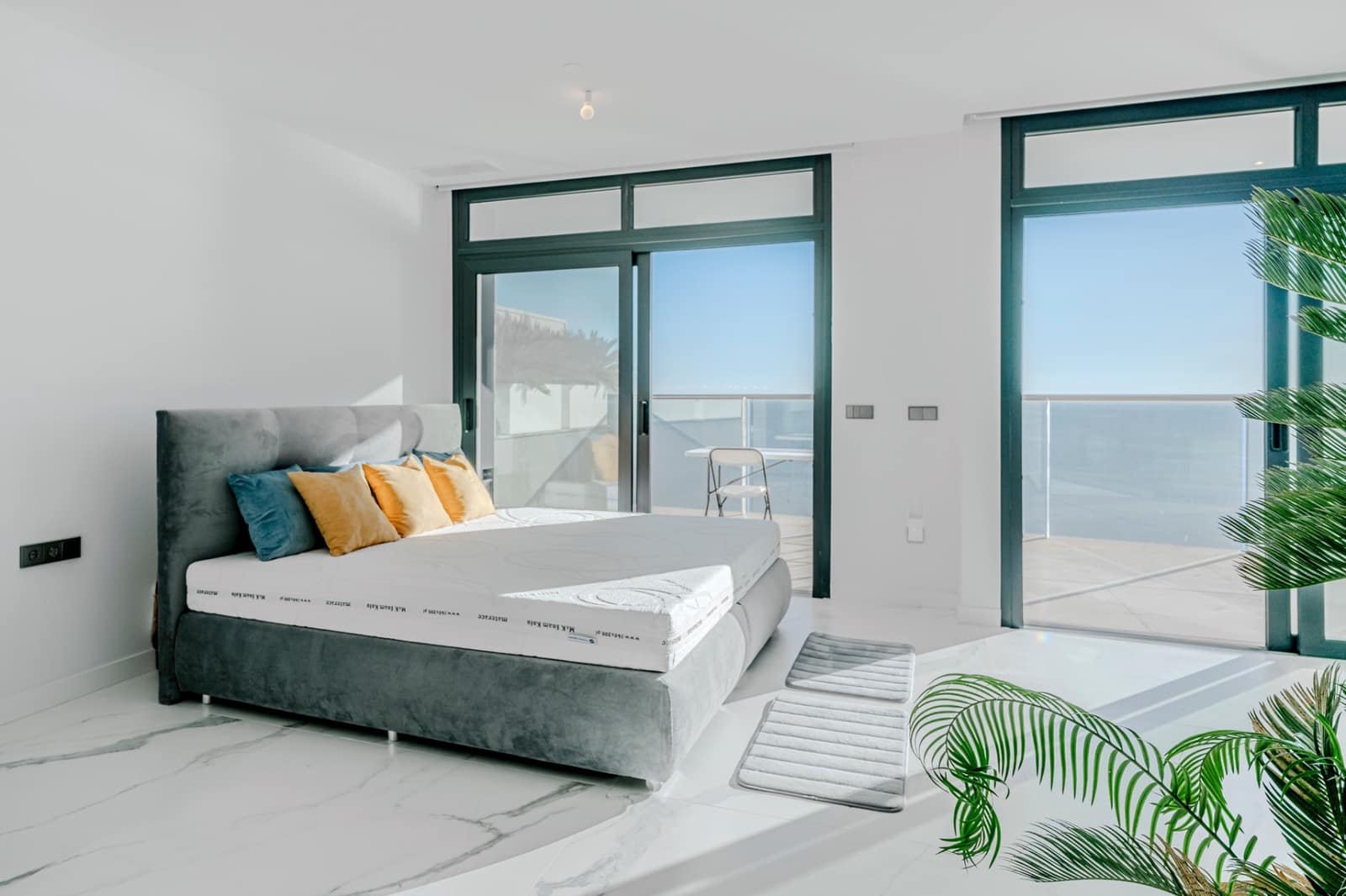 3 bedroom Apartment for sale in Benidorm with pool garage - € 1,550,000 (Ref: 10010181)