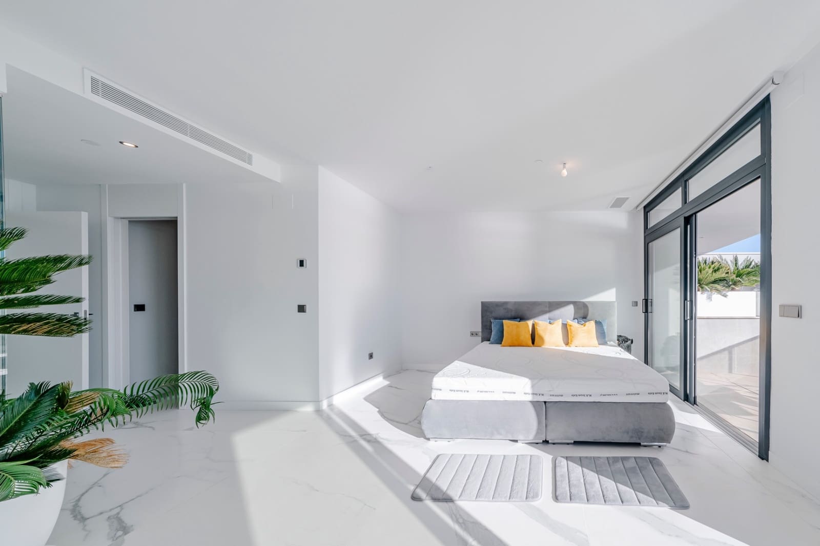 3 bedroom Apartment for sale in Benidorm with pool garage - € 1,550,000 (Ref: 10010181)