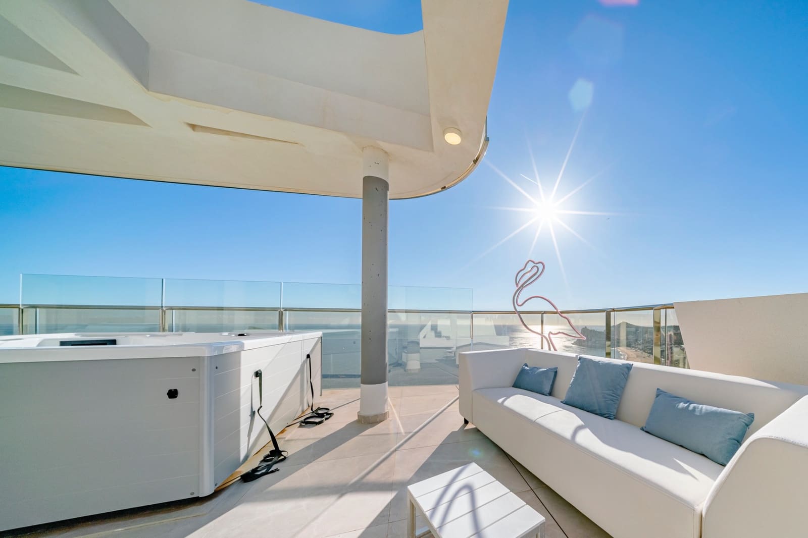 3 bedroom Apartment for sale in Benidorm with pool garage - € 1,550,000 (Ref: 10010181)