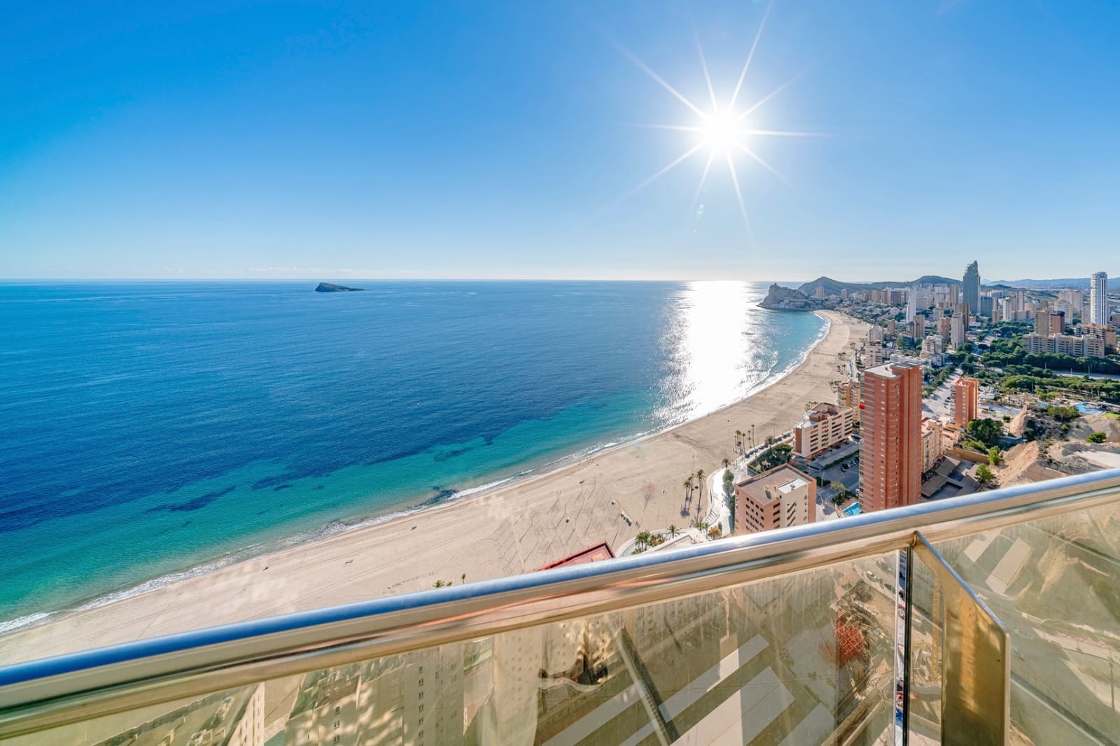 3 bedroom Apartment for sale in Benidorm with pool garage - € 1,550,000 (Ref: 10010181)