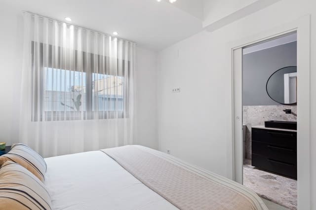 Chalet de 3 habitaciones en El Chaparral, Torrevieja en venta con piscina - 499.000 € (Ref: 10010184)