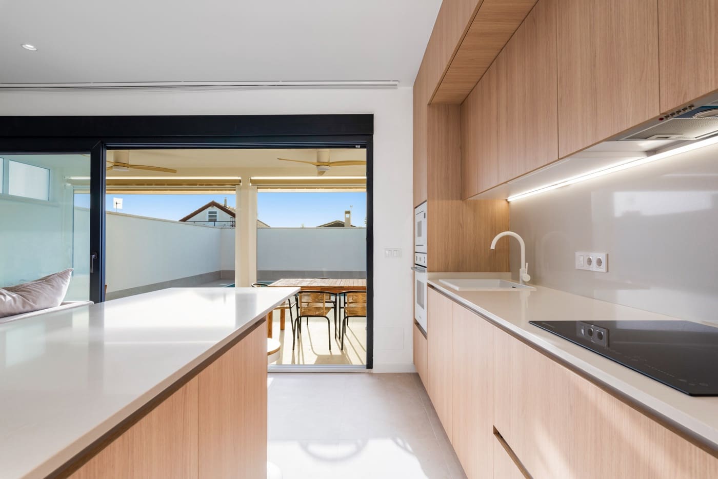 Chalet de 3 habitaciones en Torrevieja en venta con piscina - 499.000 € (Ref: 10010184)