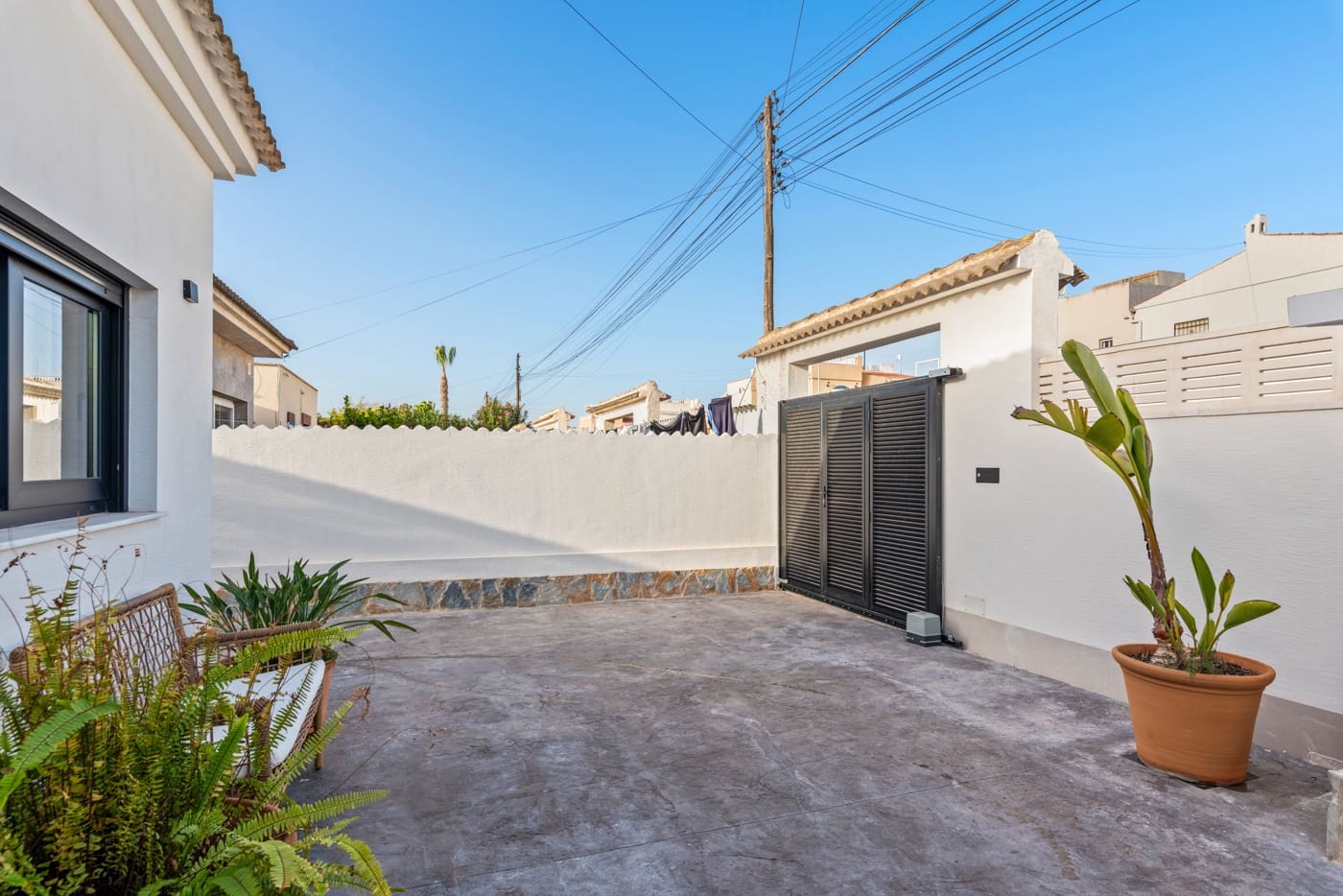 Chalet de 3 habitaciones en Torrevieja en venta con piscina - 499.000 € (Ref: 10010184)