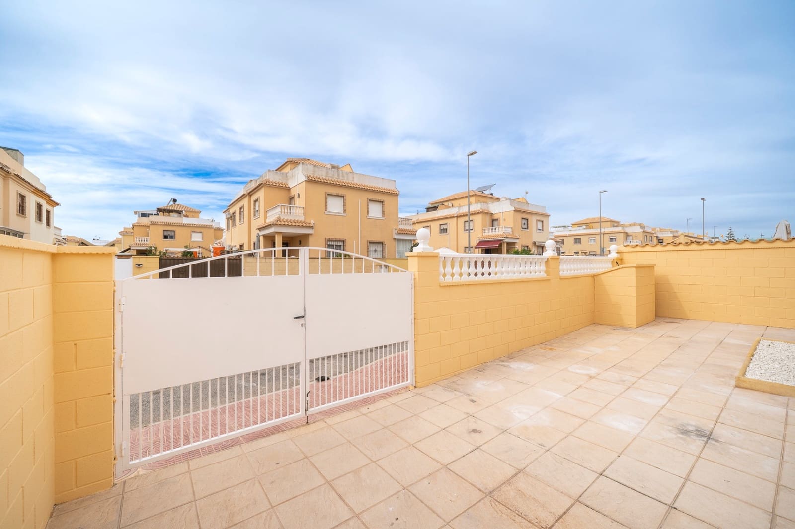 3 bedroom Semi-detached Villa for sale in Ciudad Quesada with pool - € 265,000 (Ref: 10010185)